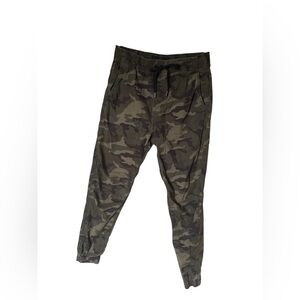 American Eagle Next Level Flex Green Camouflage Joggers size XS